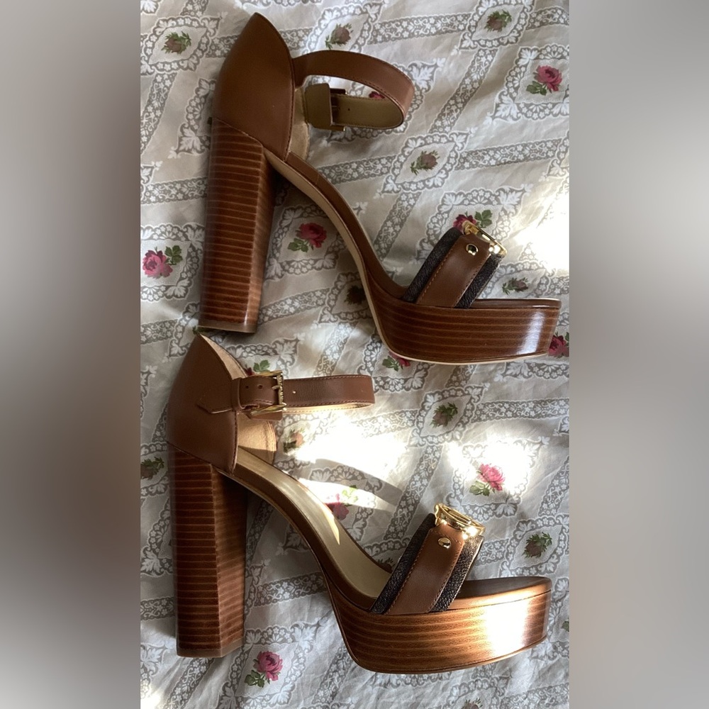 Michael Kors Tan and Black Rory Platform Leather Heels 9.5 *FIRM PRICE* - Picture 5 of 11